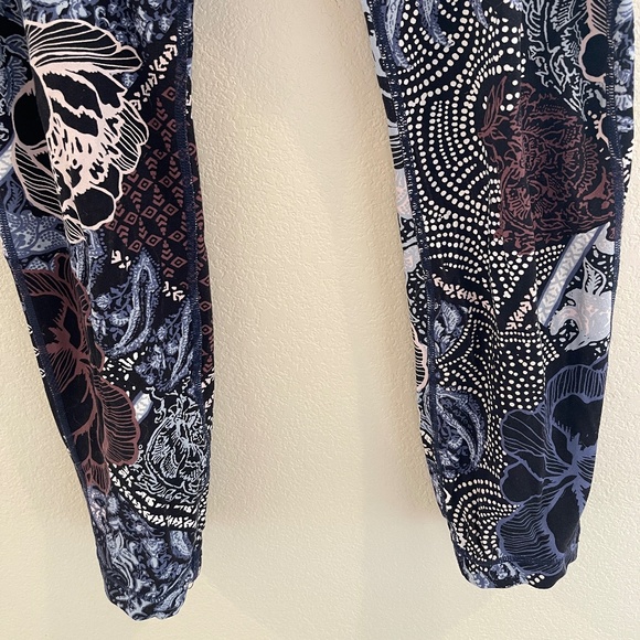 ATHLETA Long Nylon/Spandex Running/Exercise Tights: Floral Print: MEDIUM; NWOT! - Picture 7 of 7